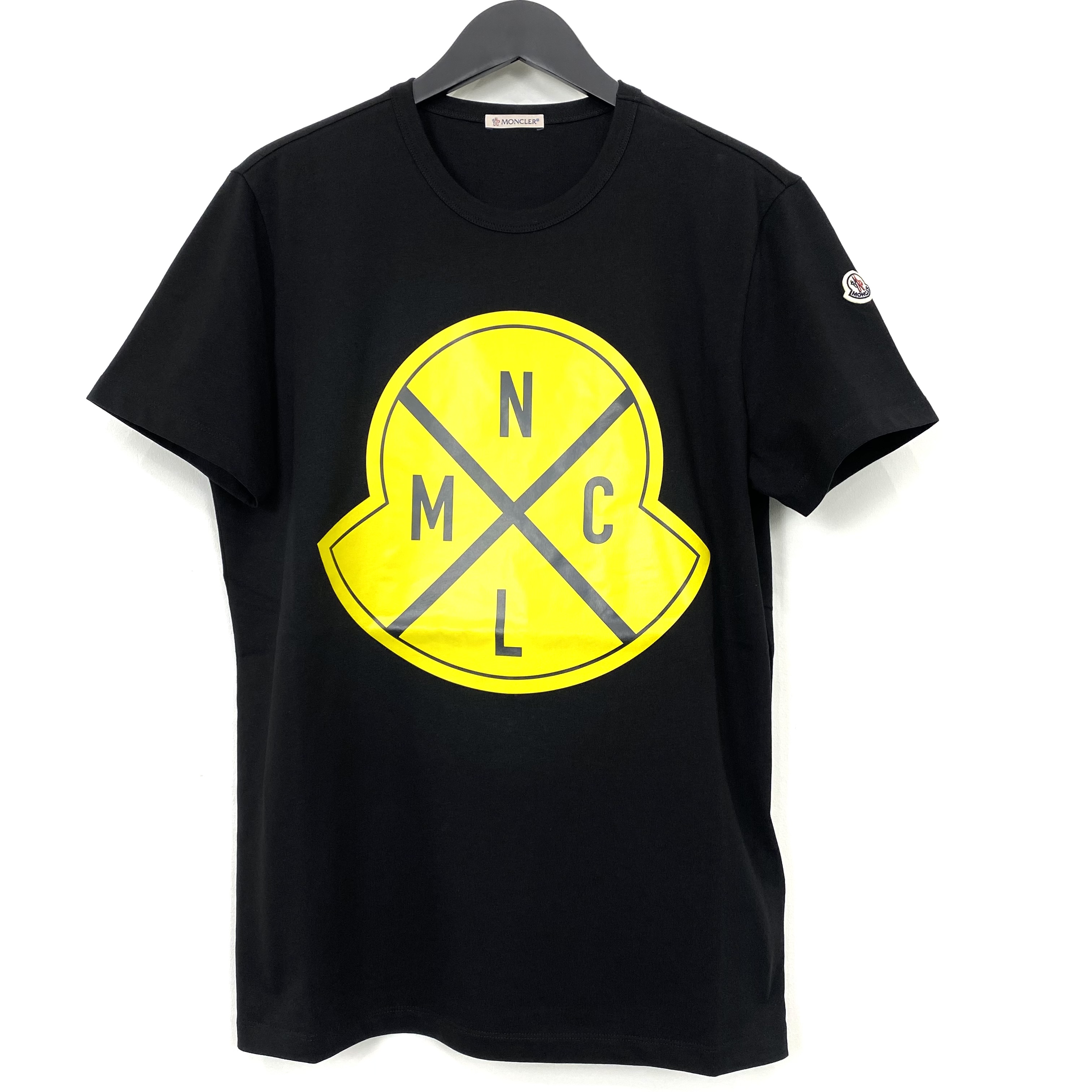 【MONCLER】モンクレール / EMBLEM LOGO T-SHIRT / BLACK / 半袖Tシャツ / イエローロゴ