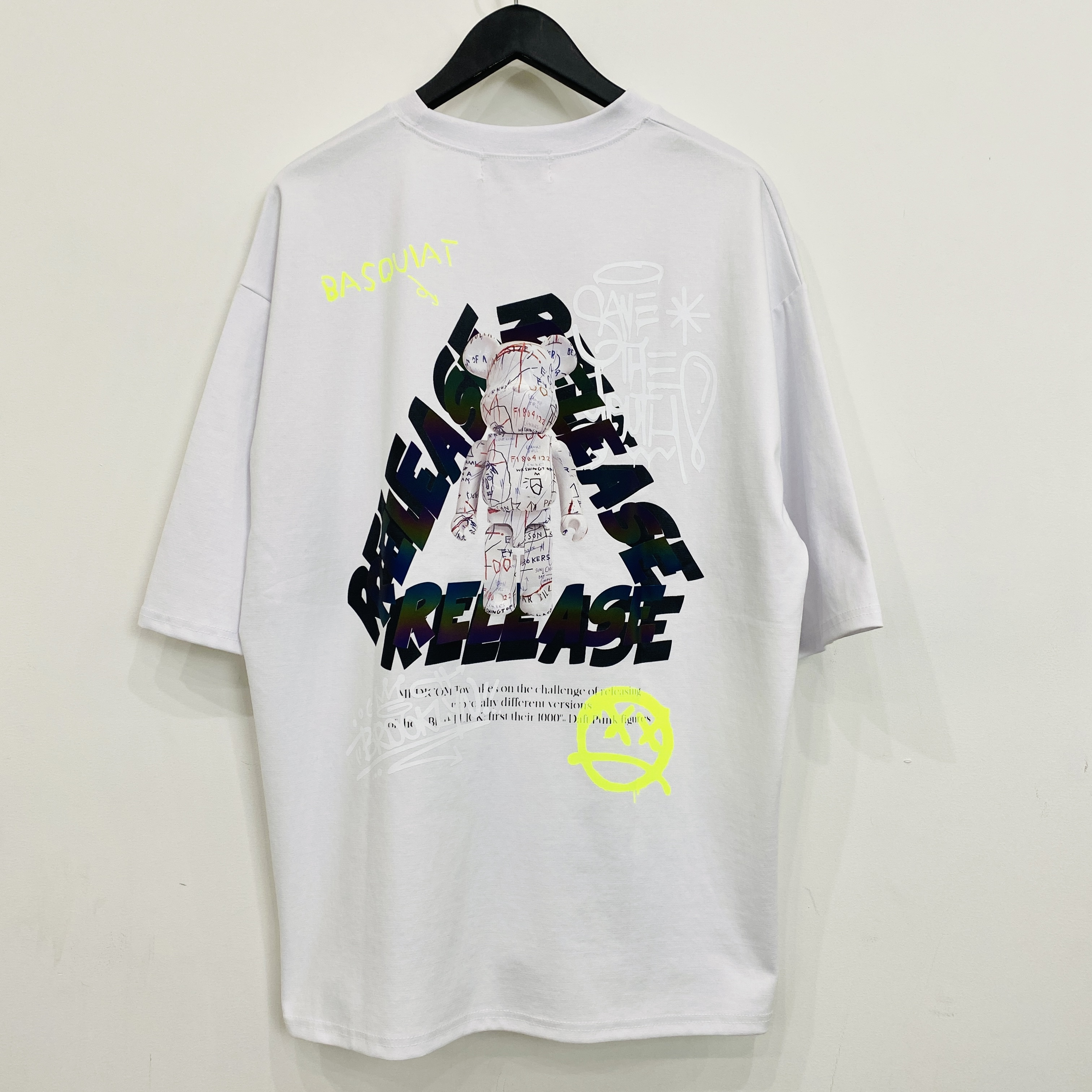 【BARON】韓国ストリート /  オーバーサイズTシャツ / 落書きベアブリック / リフレクター /  ロゴ / ホワイト