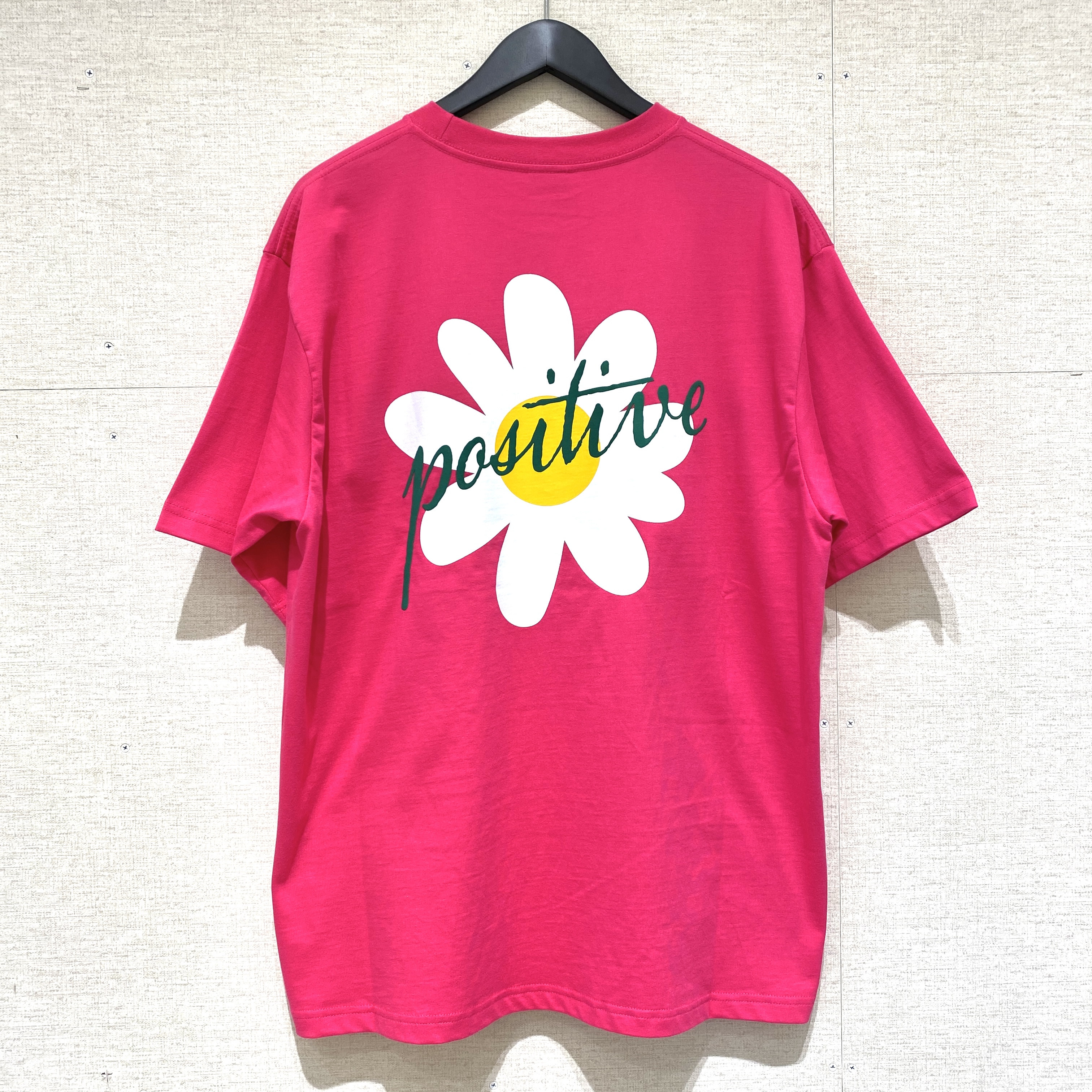 【POSITIVE】韓国ストリート /  バックフラワーロゴTシャツ / ピンク