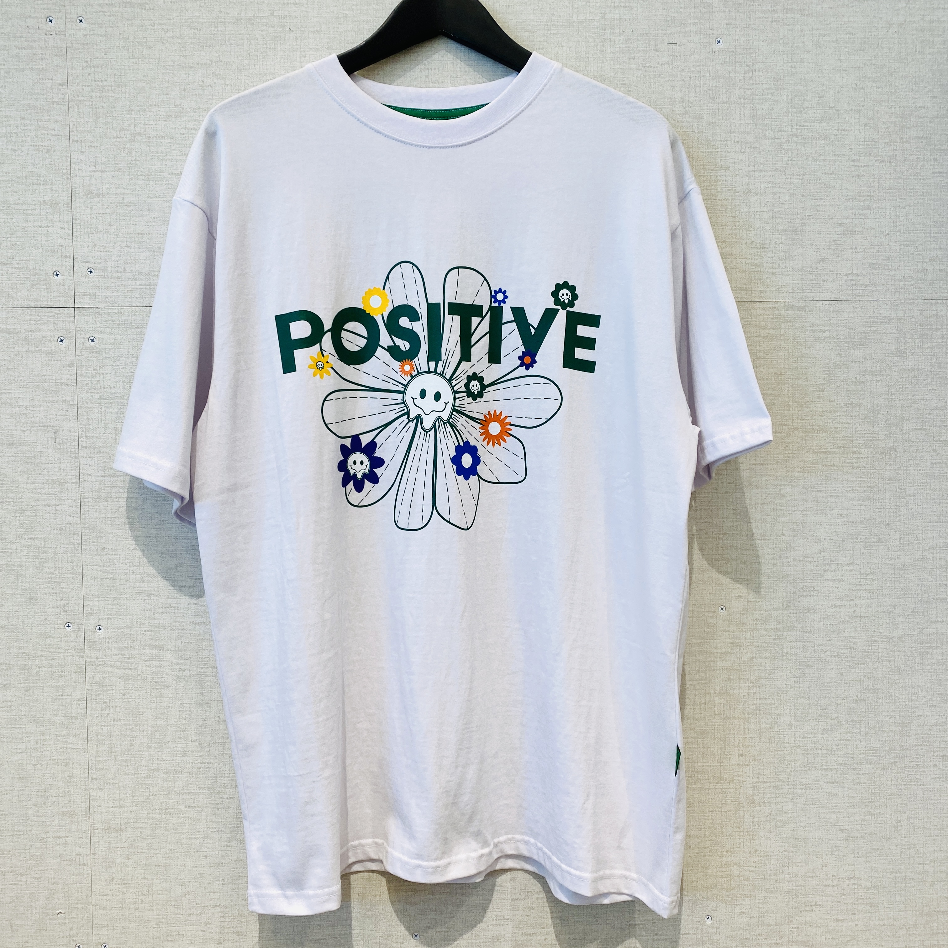 【POSITIVE】韓国ストリート /  スマイルフラワーロゴTシャツ / ホワイト